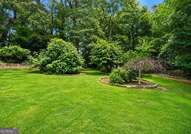 Photo 4 of Single family home for sale at 1683 Oak Ridge Cir SW, Stone Mountain, GA 30087 | MLS# 10790097 | Listing updated on 2026-09-08