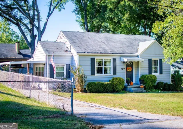 Photo 3 of Sale Pending at 104 Richards St, Carrollton, GA 30117 | MLS# 10624496 | Listing updated on 2025-10-21