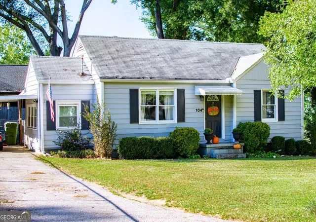 Photo 3 of Sale Pending at 104 Richards St, Carrollton, GA 30117 | MLS# 10624496 | Listing updated on 2025-10-21