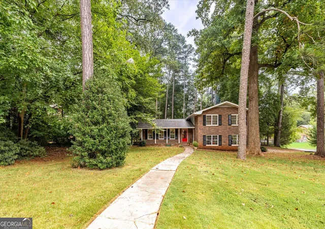Photo 3 of Single family home for sale at 3921 Woburn Dr, Tucker, GA 30084 | MLS# 10817853 | Listing updated on 2026-10-05