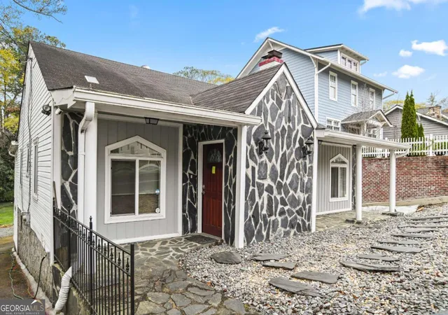 Photo 3 of Single family home for sale at 2900 Lookout Pl Ne, Atlanta, GA 30305 | MLS# 10767306 | Listing updated on 2026-08-18