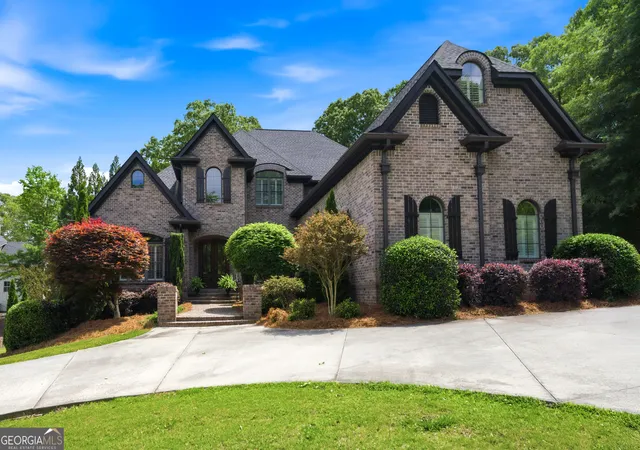 Photo 2 of Sale Pending at 1720 Oak Tree Holw, Gainesville, GA 30501 | MLS# 10772151 | Listing updated on 2026-08-01
