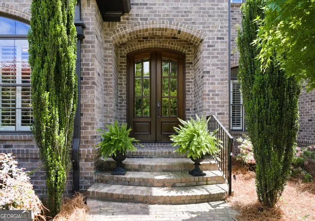 Photo 3 of Sale Pending at 1720 Oak Tree Holw, Gainesville, GA 30501 | MLS# 10772151 | Listing updated on 2026-08-01