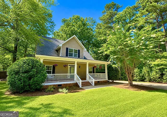 Photo 3 of Single family home for sale at 150 W Lakeview Dr Ne, Milledgeville, GA 31061 | MLS# 10825360 | Listing updated on 2026-09-12