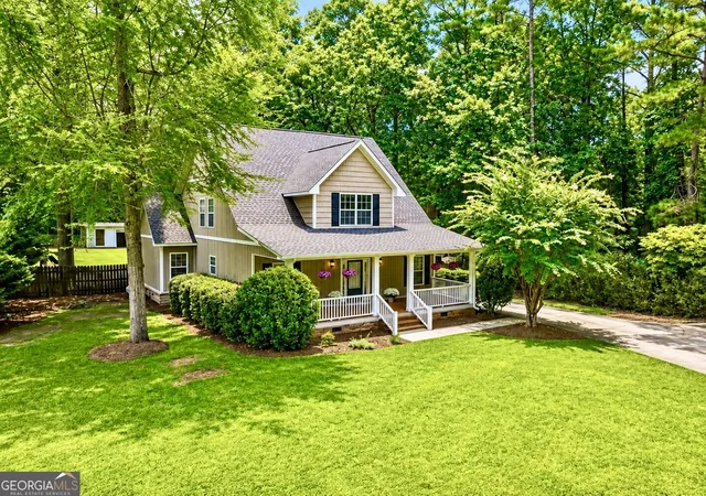 Photo 4 of Single family home for sale at 150 W Lakeview Dr Ne, Milledgeville, GA 31061 | MLS# 10825360 | Listing updated on 2026-09-12