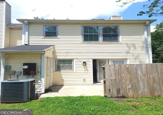 3rd image of 1685 Hunting Creek Dr, Conyers, GA 30013 | MLS# 10819395