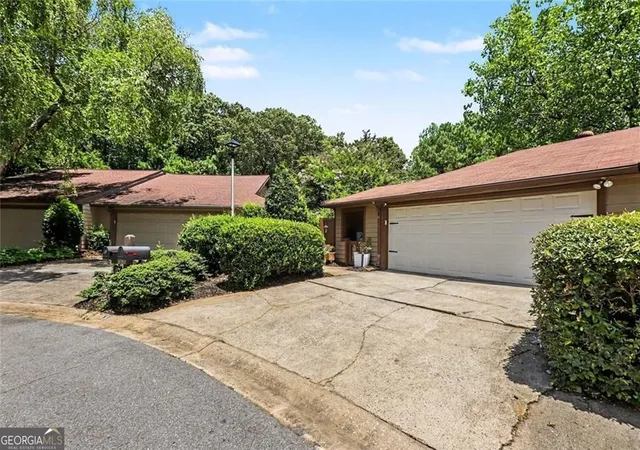 Photo 3 of Townhouse for sale at 535 Putters Ct, Johns Creek, GA 30022 | MLS# 10809491 | Listing updated on 2026-09-04