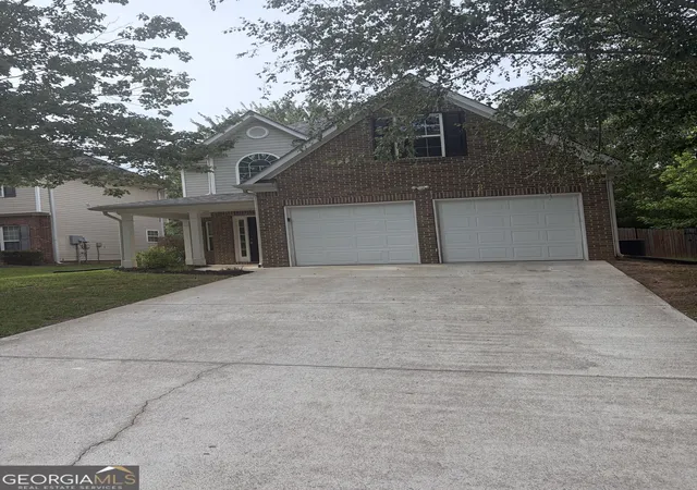 Photo 1 of Single family home for sale at 1942 Oakbluff Dr, Austell, GA 30106 | MLS# 10803195 | Listing updated on 2026-10-02