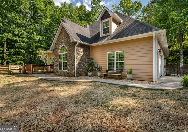Homes for sale in Blue Ridge, GA | 201 Oakawana Trl, Blue Ridge, GA 30513 | MLS# 10774323