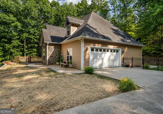 Homes for sale in Blue Ridge, GA | 201 Oakawana Trl, Blue Ridge, GA 30513 | MLS# 10774323