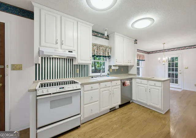 Photo 4 of Single family home for sale at 3655 Southlake Cir, Cumming, GA 30041 | MLS# 10829667 | Listing updated on 2026-10-24
