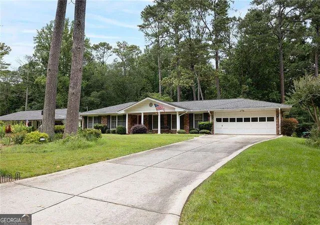 Photo 2 of Single family home for sale at 2976 Blackwood Rd, Decatur, GA 30033 | MLS# 10812384 | Listing updated on 2026-09-17