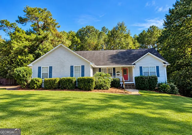 Single family home for sale at 801 Pointe Trl, Locust Grove, GA 30248 | MLS# 10869905