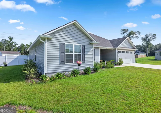Photo 3 of Sale Pending at 1050 Mary Nell Ct, Valdosta, GA 31601 | MLS# 10831436 | Listing updated on 2026-09-08