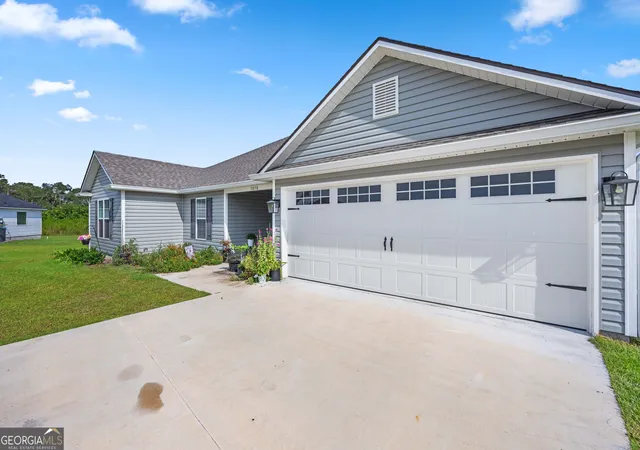 Photo 4 of Sale Pending at 1050 Mary Nell Ct, Valdosta, GA 31601 | MLS# 10831436 | Listing updated on 2026-09-08