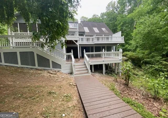 Photo 3 of Sale Pending at 145 E Lake Dr, Roswell, GA 30075 | MLS# 10610596 | Listing updated on 2025-10-27
