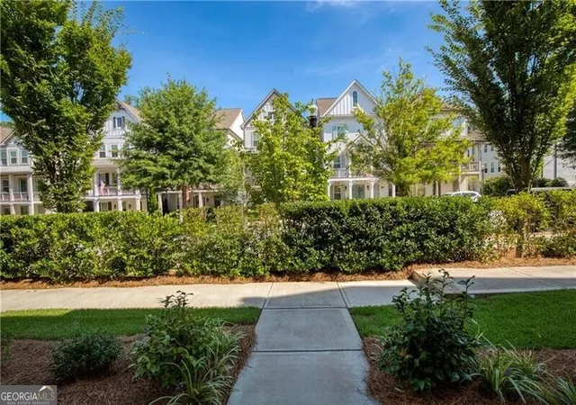 Photo 4 of Townhouse for sale at 260 Briscoe Wy, Alpharetta, GA 30009 | MLS# 10831628 | Listing updated on 2026-09-30
