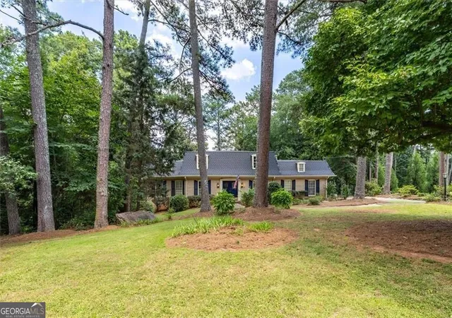 2nd image of 2123 Mountain Creek Dr, Stone Mountain, GA 30087 | MLS# 10819559