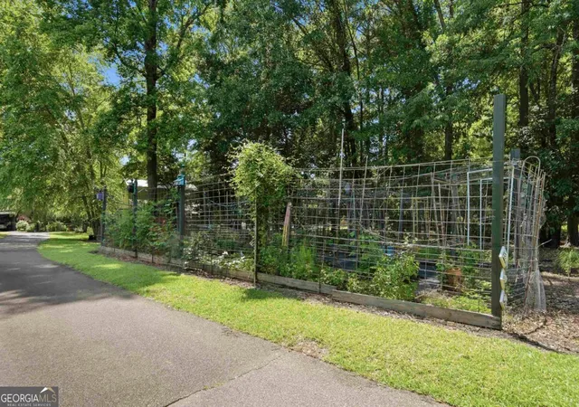Photo 3 of Single family home for sale at 240 Quesenberry Dr, Eatonton, GA 31024 | MLS# 10782505 | Listing updated on 2026-06-24