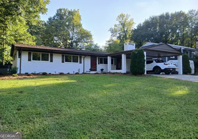 Photo 1 of Single family home for sale at 1303 Lakemont Dr, Dalton, GA 30720 | MLS# 10880100 | Listing updated on 2026-10-28