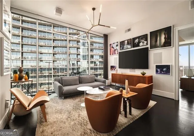 Listing Photo 1 - Condo for sale in building located at 1065 Peachtree St Ne, Atlanta, GA 30309 - Unit #3102