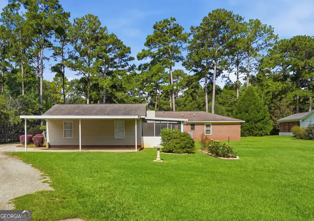 Photo 3 of Single family home for sale at 231 Dunaway Dr, Albany, GA 31721 | MLS# 10821698 | Listing updated on 2026-08-07