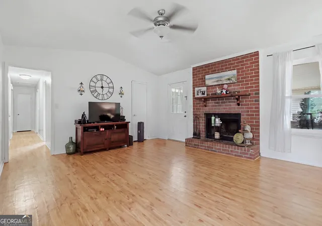 Photo 3 of Single family home for sale at 231 Dunaway Dr, Albany, GA 31721 | MLS# 10821698 | Listing updated on 2026-08-07