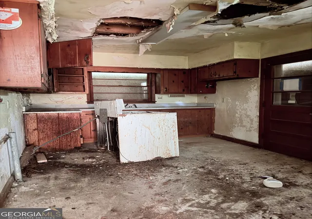 Photo 9 of Single family home for sale at 2879 Rockwood Rd, East Point, GA 30344 | MLS# 10836263 | Listing updated on 2026-10-04