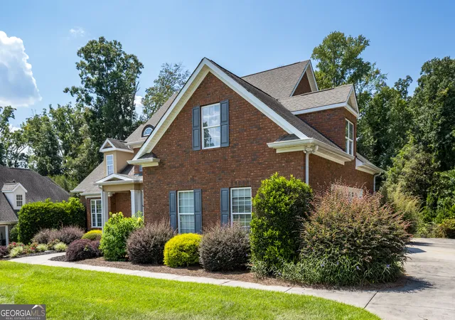 Photo 3 of Single family home for sale at 214 Oakleaf Dr, Macon, GA 31210 | MLS# 10835164 | Listing updated on 2026-09-11