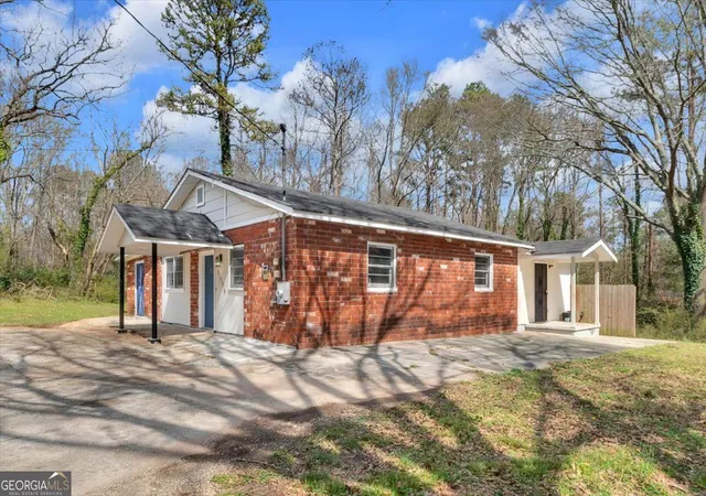 Photo 2 of Sale Pending at 5656 Handley Blvd, Morrow, GA 30260 | MLS# 10802776 | Listing updated on 2026-10-28