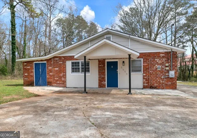 Photo 3 of Sale Pending at 5656 Handley Blvd, Morrow, GA 30260 | MLS# 10802776 | Listing updated on 2026-10-28