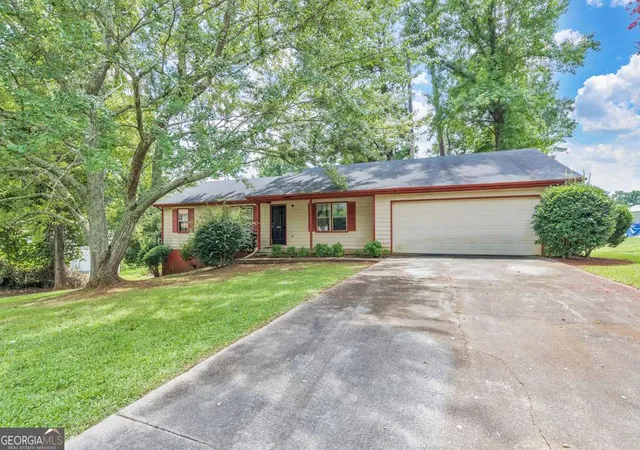 Photo 2 of Sale Pending at 921 Curry Cir Se, Conyers, GA 30094 | MLS# 10823219 | Listing updated on 2026-09-18