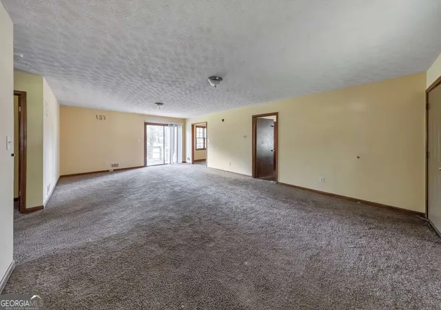 Photo 3 of Sale Pending at 921 Curry Cir Se, Conyers, GA 30094 | MLS# 10823219 | Listing updated on 2026-09-18