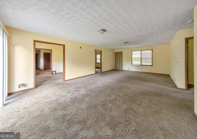 Photo 4 of Sale Pending at 921 Curry Cir Se, Conyers, GA 30094 | MLS# 10823219 | Listing updated on 2026-09-18