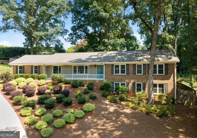 Photo 1 of Sale Pending at 260 Abington Dr, Sandy Springs, GA 30328 | MLS# 10827094 | Listing updated on 2026-09-14