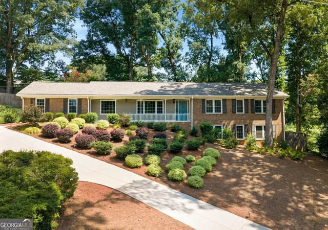 Photo 48 of Sale Pending at 260 Abington Dr, Sandy Springs, GA 30328 | MLS# 10827094 | Listing updated on 2026-09-14