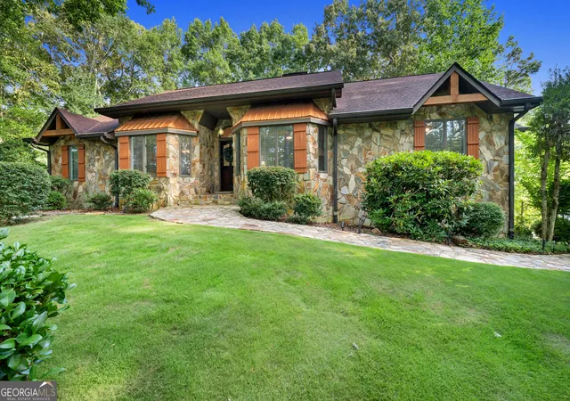 Photo 1 of Single family home for sale at 323 N Shores Dr, Westminster, SC 29693 | MLS# 10832641 | Listing updated on 2026-09-08