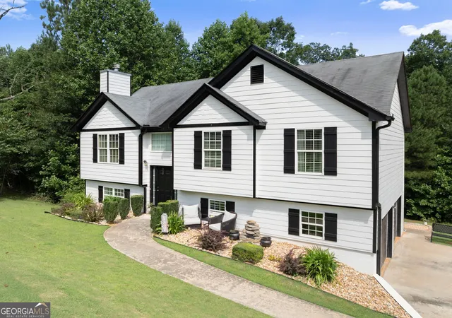 Photo 3 of Single family home for sale at 2786 Summer Creek Dr, Gainesville, GA 30507 | MLS# 10822185 | Listing updated on 2026-09-18
