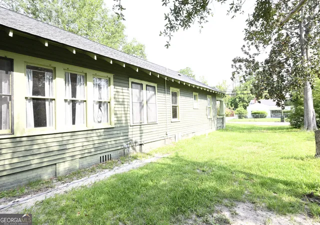 Photo 2 of Single family home for sale at 1303 Carswell Ave, Waycross, GA 31503 | MLS# 10814105 | Listing updated on 2026-08-11