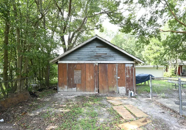 Photo 4 of Single family home for sale at 1303 Carswell Ave, Waycross, GA 31503 | MLS# 10814105 | Listing updated on 2026-08-11