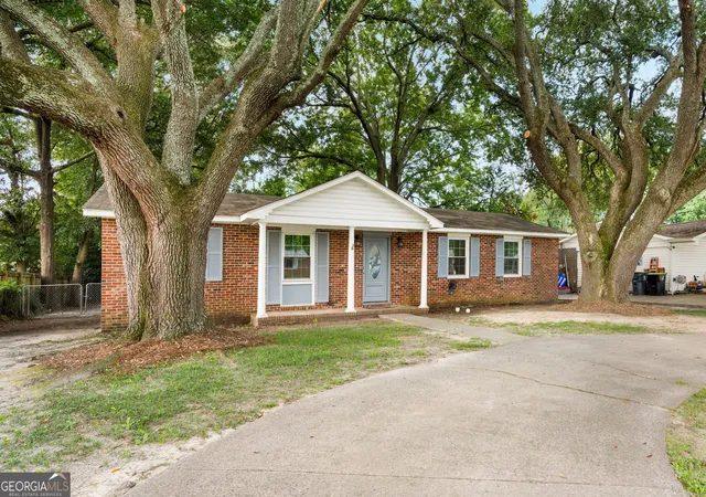 Photo 2 of Single family home for sale at 114 Karen Dr, Warner Robins, GA 31088 | MLS# 10835907 | Listing updated on 2026-09-12