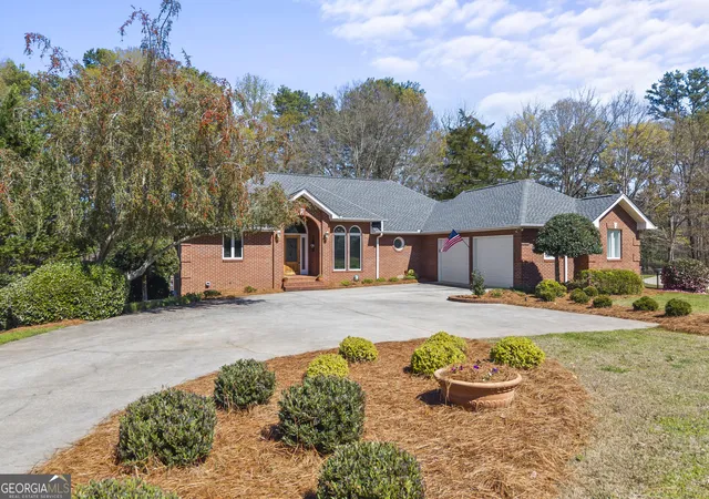 2nd image of 424 Capri Pt, Lavonia, GA 30553 | MLS# 10825848
