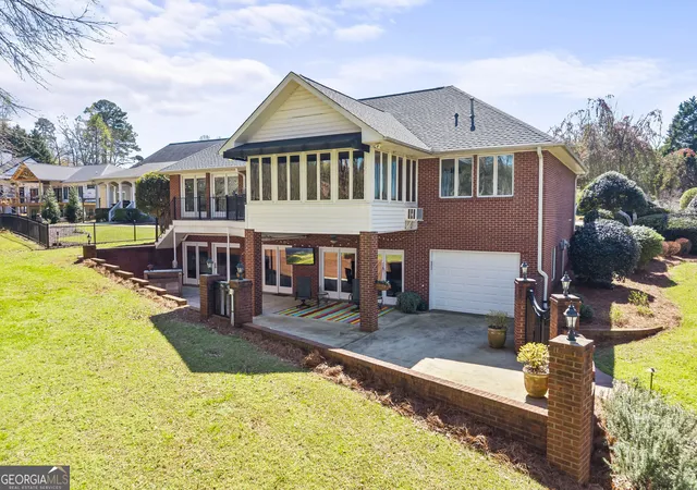 Photo 3 of Sale Pending at 424 Capri Pt, Lavonia, GA 30553 | MLS# 10825848 | Listing updated on 2026-09-25