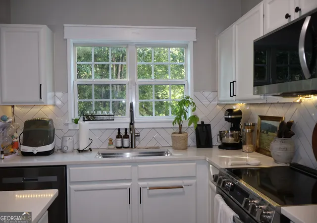 Photo 4 of Townhouse for sale at 4685 Beacon Ridge Ln #C, Flowery Branch, GA 30542 | MLS# 10827318 | Listing updated on 2026-08-31