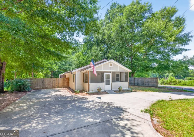 1st image of 421 Maple Ln, Monroe, GA 30655 | MLS# 10810157