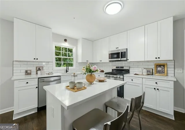 Photo 3 of Sale Pending at 4279 W Ml Run Nw, Kennesaw, GA 30152 | MLS# 10814318 | Listing updated on 2026-09-01