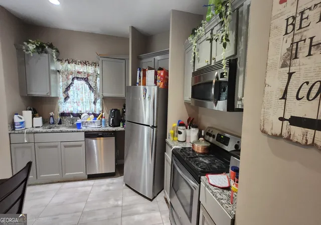 Photo 3 of Single family home for sale at 1423 Metropolitan Pkwy SW, Atlanta, GA 30310 | MLS# 10813772 | Listing updated on 2026-09-15