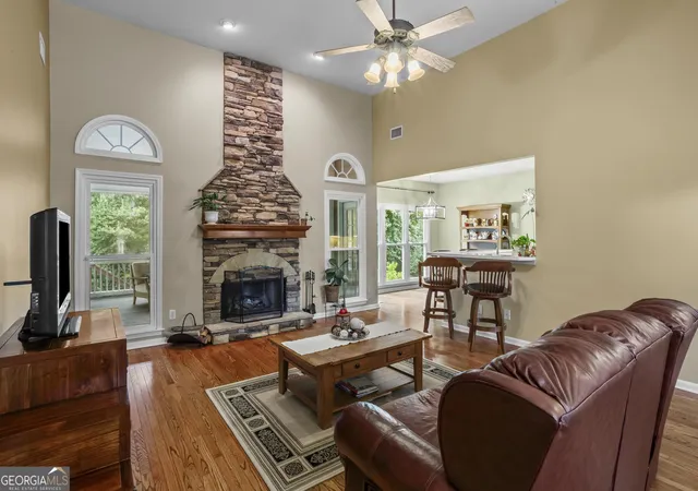 Photo 4 of Single family home for sale at 203 Glenhaven Way, Woodstock, GA 30188 | MLS# 10810565 | Listing updated on 2026-08-10