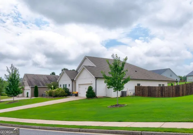Photo 3 of Single family home for sale at 6545 Trailway Tr, Cumming, GA 30041 | MLS# 10821079 | Listing updated on 2026-09-16