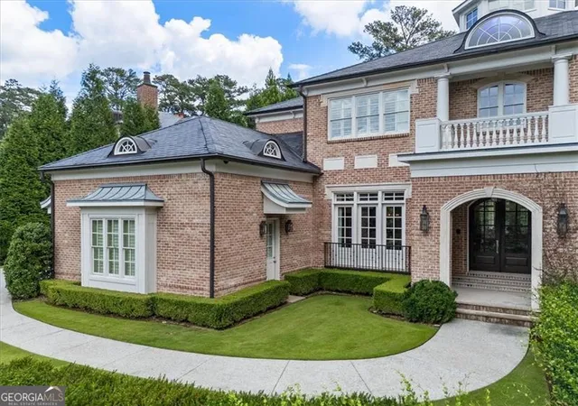 Photo 2 of Single family home for sale at 3225 W Paces Park Ct NW, Atlanta, GA 30327 | MLS# 10816072 | Listing updated on 2026-08-20